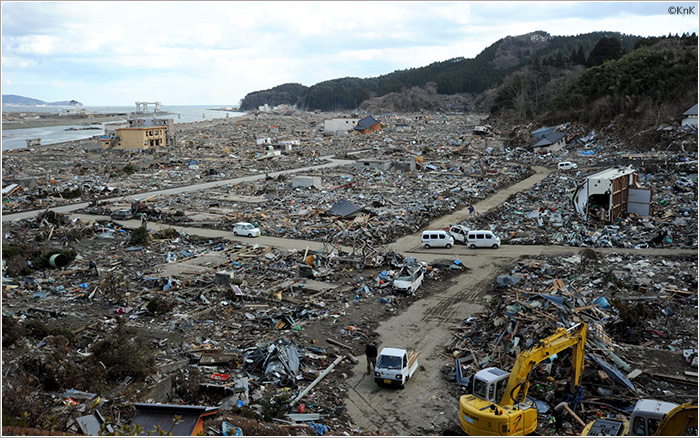 岩手県陸前高田市の被災状況 ©KnK