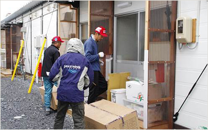 PWJが岩手県の仮設住宅入居者に生活用品を配布 ©JPF
